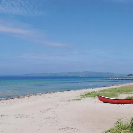 Three-bedroom In Holiday home *