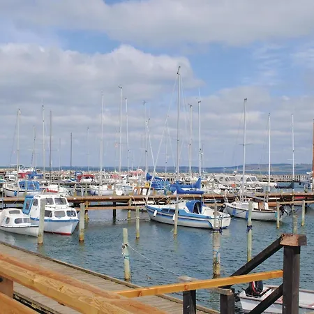 Three-bedroom In Follenslev