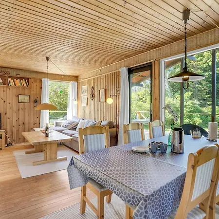 Three-bedroom In Vakantiehuis *