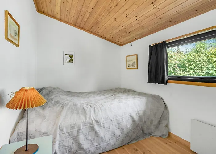 Three-bedroom In Føllenslev
