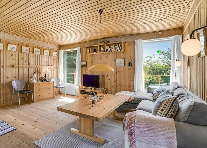Three-bedroom In Føllenslev